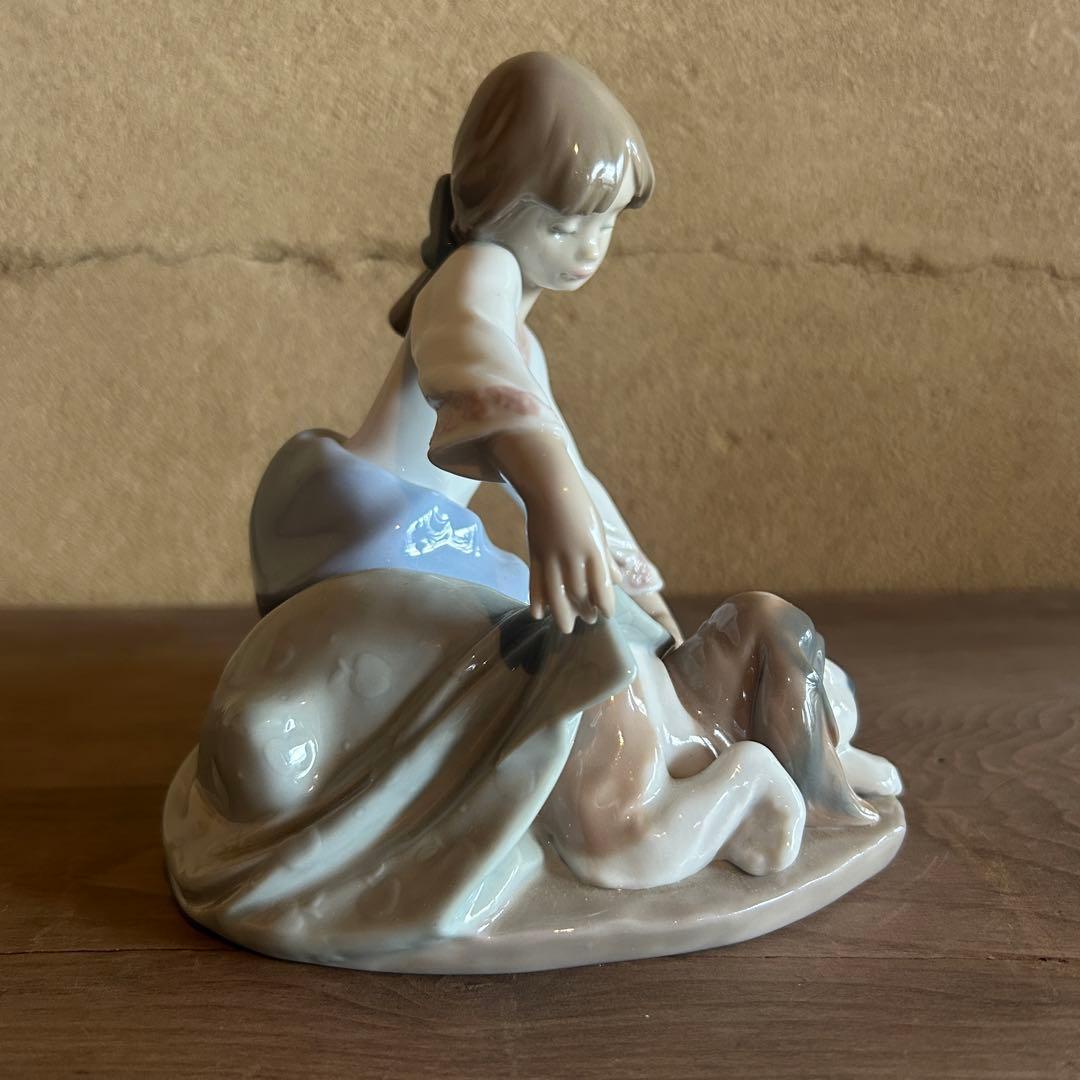 Lladro リヤドロ　「風邪をひかないように」陶器人形　26.2.11-1