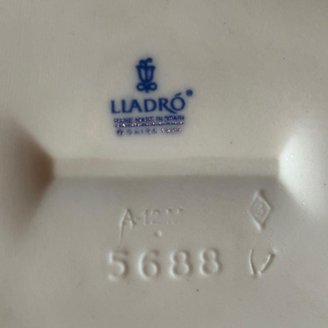 Lladro リヤドロ　「風邪をひかないように」陶器人形　26.2.11-1