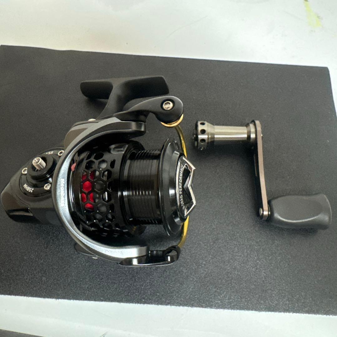 メガバス LIN258HM スピニングリール ブラック