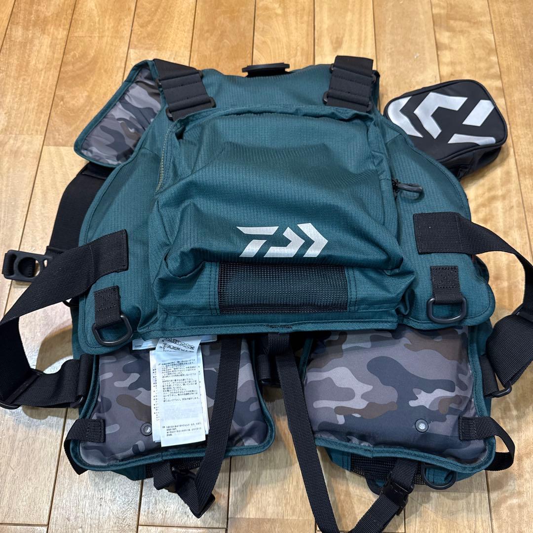 美品Daiwa フィッシングベスト グリーン　DF-6206