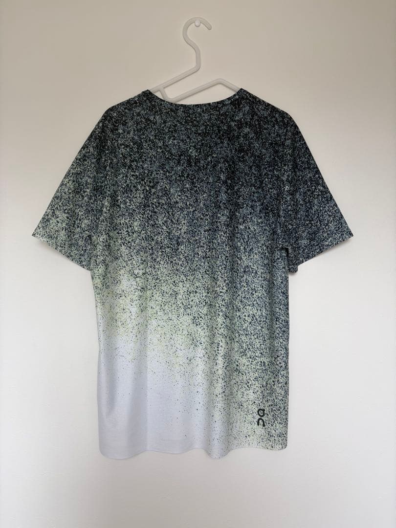 On メンズ Court-Tシャツ M Fade