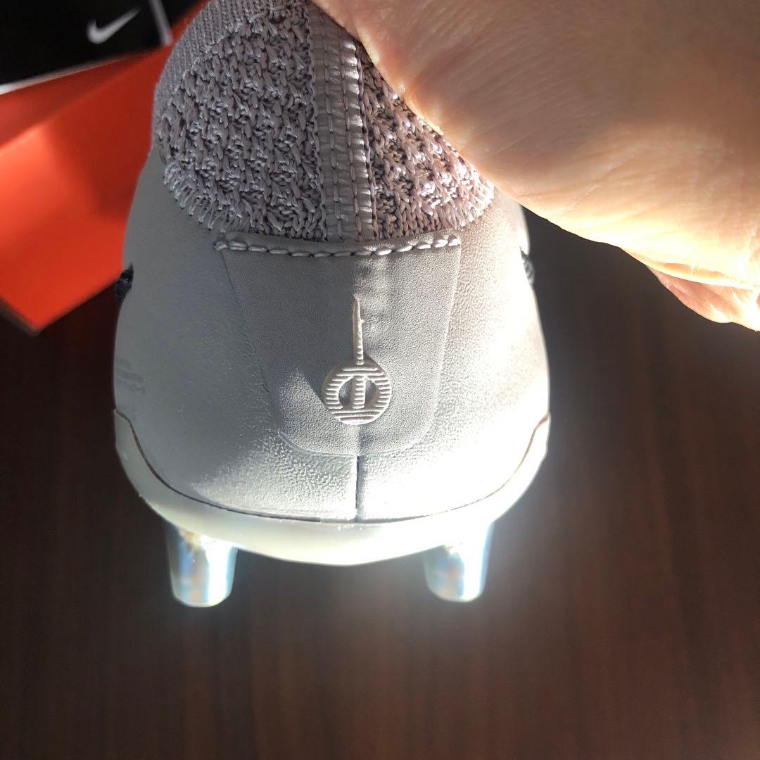 Nike サッカーシューズ グレー　23.5