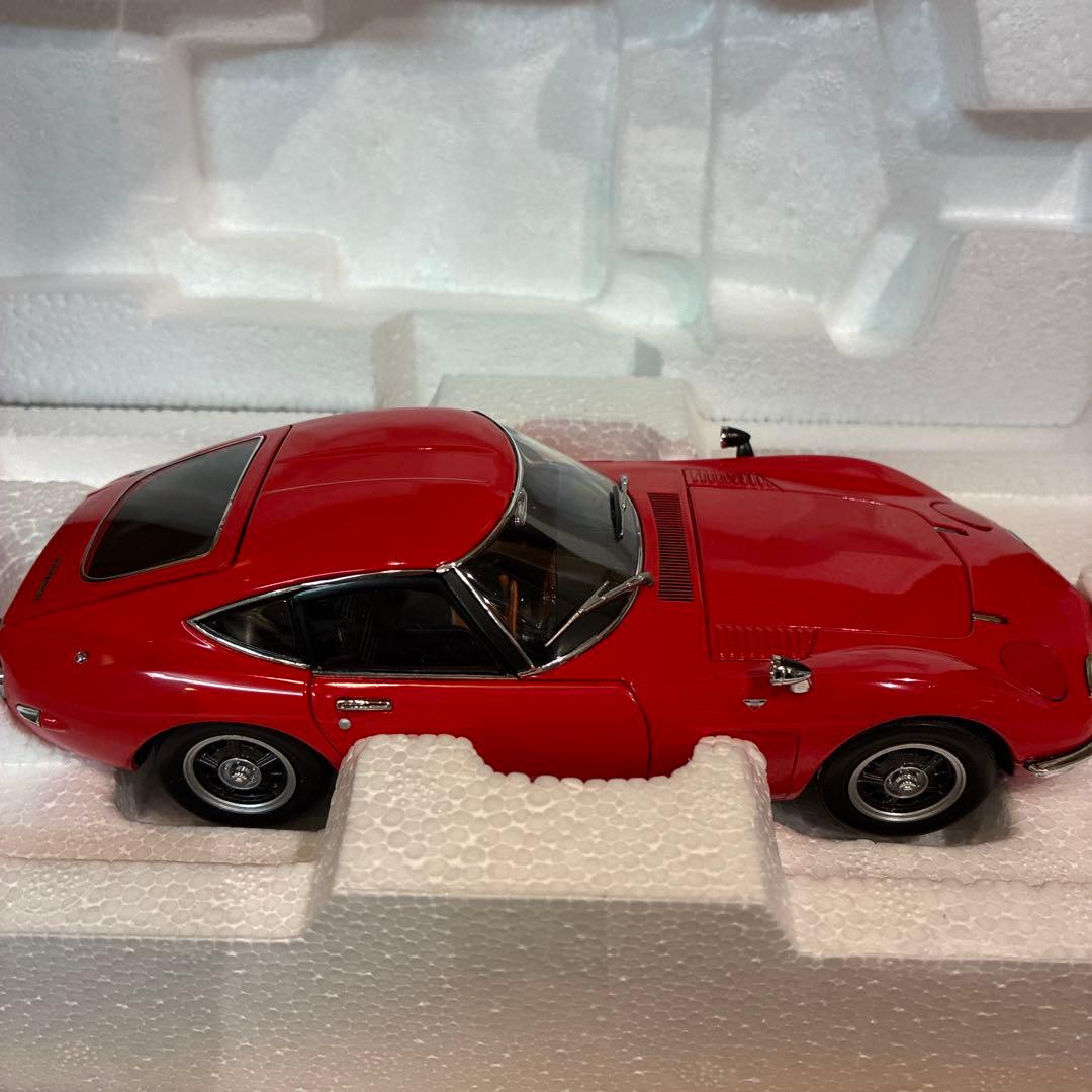 トヨタ 2000GT レッド 1/18スケール