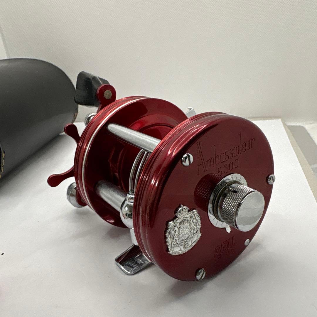 Ambassadeur 5000 ベイトリール レッド