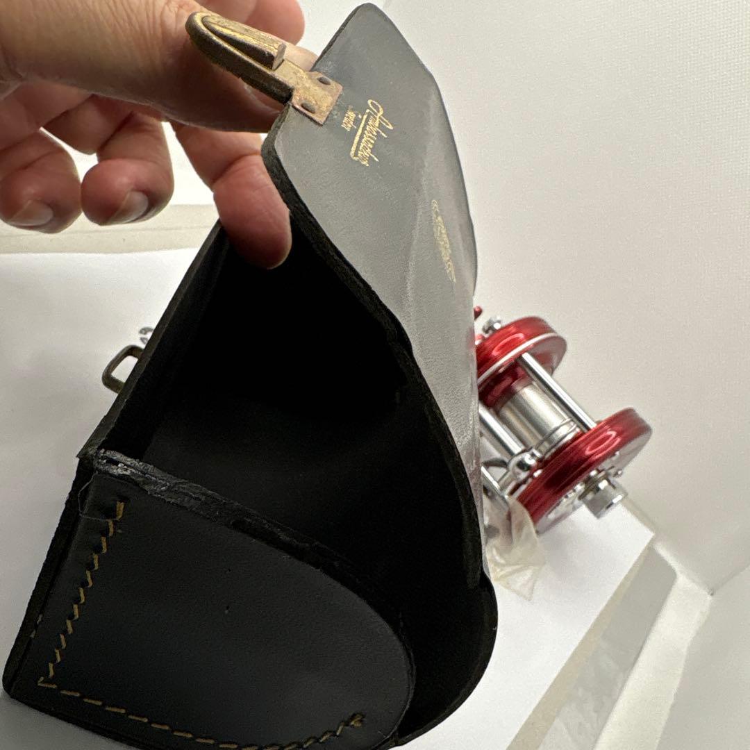 Ambassadeur 5000 ベイトリール レッド