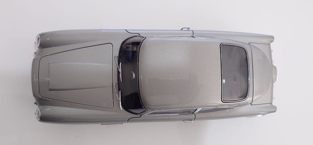 アストンマーチン DB5 1/18【AUTO ARTl】