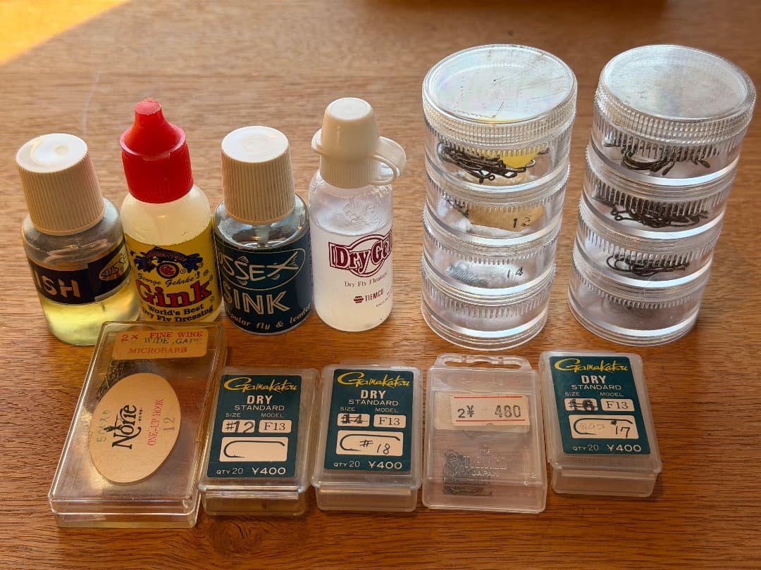 フライタイイングツール & ドライフライ完成品