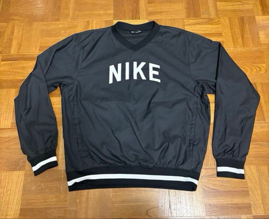 【Nike 】ナイロン　ウィンドブレーカー 　ブラック　 Vネック　S