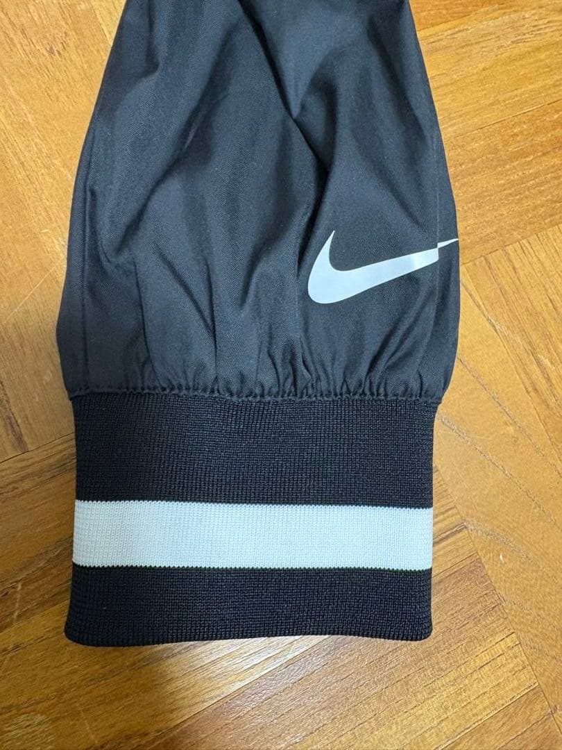 【Nike 】ナイロン　ウィンドブレーカー 　ブラック　 Vネック　S