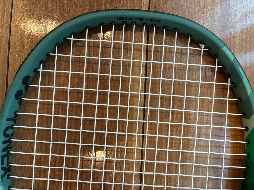 PERCEPT 100 テニスラケット 300g G2