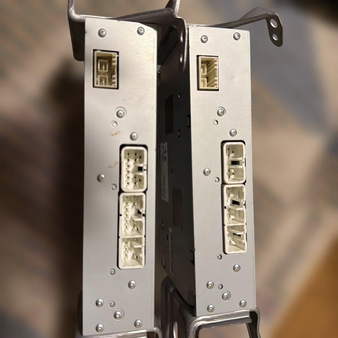 トヨタ AWS210 クラウン 純正オーディオアンプ 86280-30710