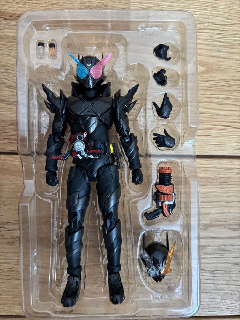 S.H.フィギュアーツ仮面ライダービルド　ラビットタンクハザードフォーム