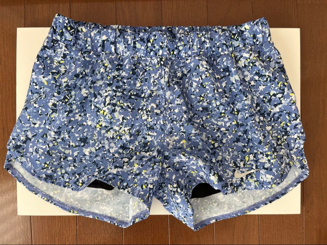 ナイキ　セパレーツ 水着　レディース Mサイズ　　未使用