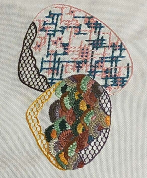 手刺繍 貝合わせ 模様入り 手編みレース縁取り 布製のれん 三つ割れ