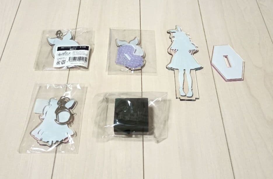 ぶいすぽっ! 　兎咲ミミ　アクリルスタンド　アクリルキーホルダー　ピンズ