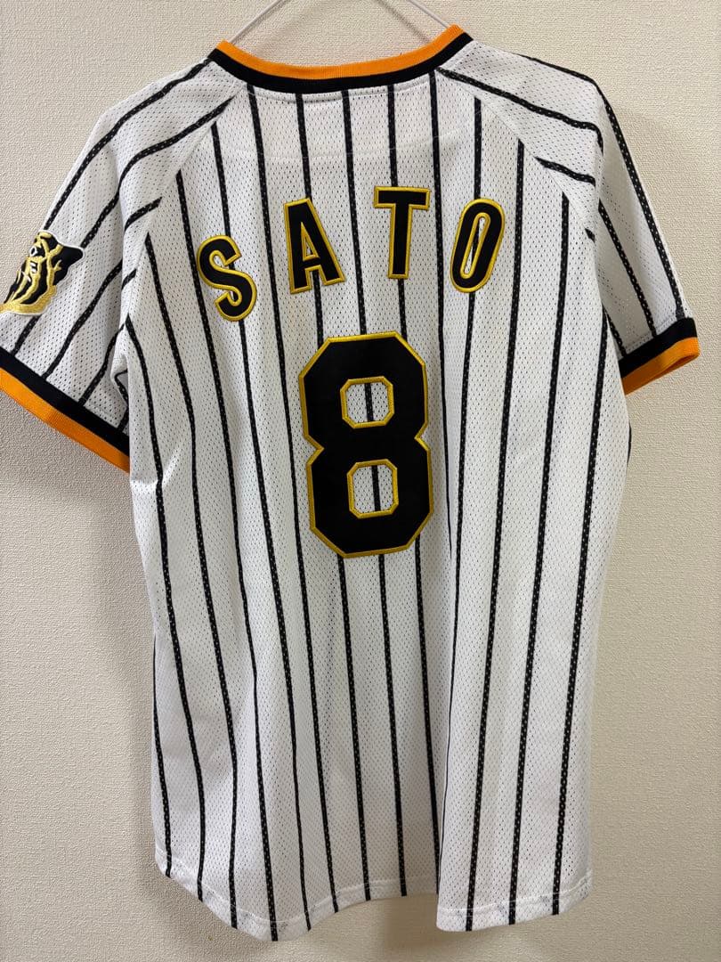 阪神タイガース 佐藤輝明 8 復刻版　ユニフォーム