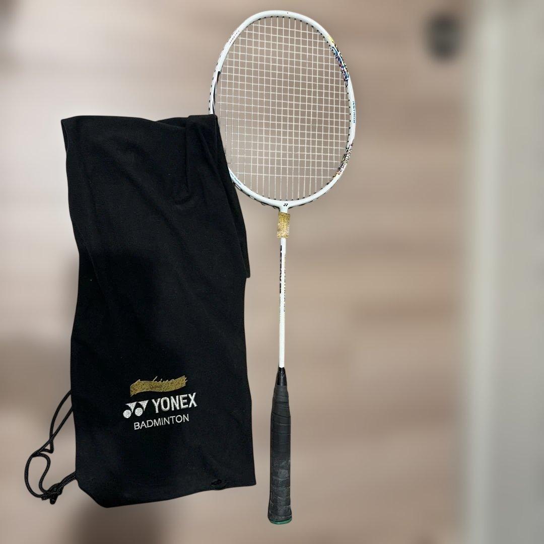 [美品]ヨネックスYONEX アストロクス33バドミントンラケット専用ケース付き
