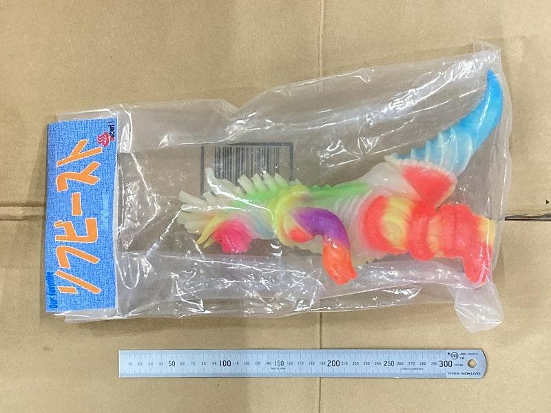 ワンフェス限定　怪獣ソフビ　蓄光　バクゴン　ウルトラマン