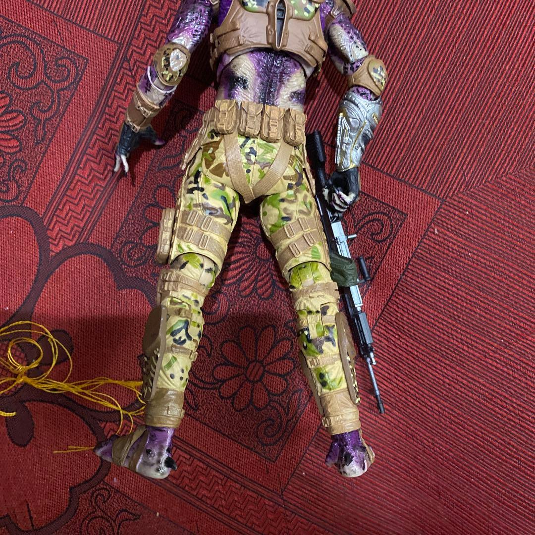 NECA エミッサリー　プレデター