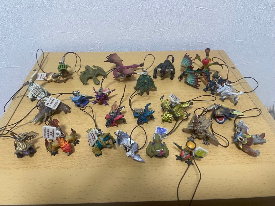 モンスターハンター　モンハン　モンスター図鑑　ストラップ　26体セット