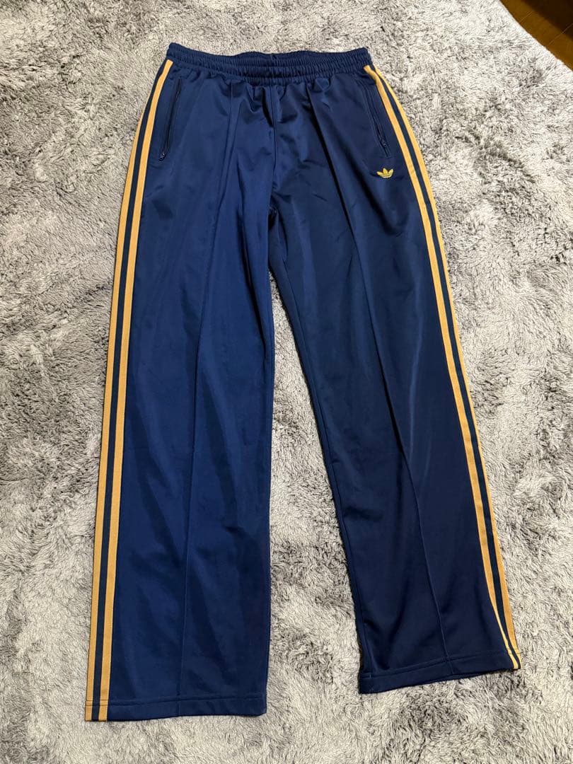 adidas originals トラックパンツ