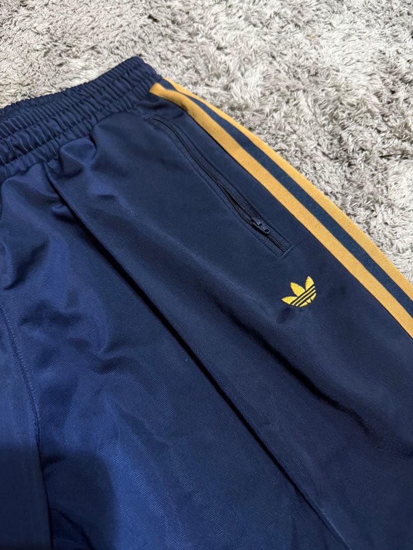 adidas originals トラックパンツ