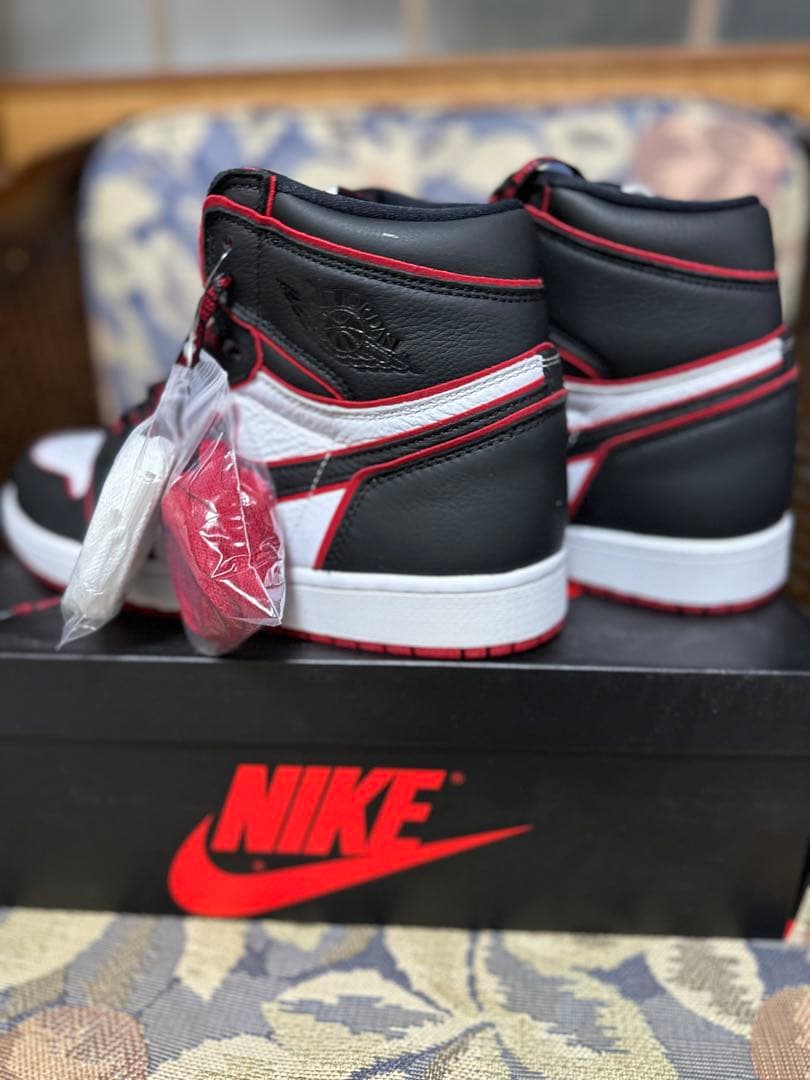 NIKE Air Jordan 1 白/黒/赤