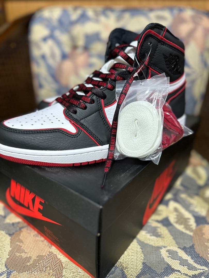 NIKE Air Jordan 1 白/黒/赤