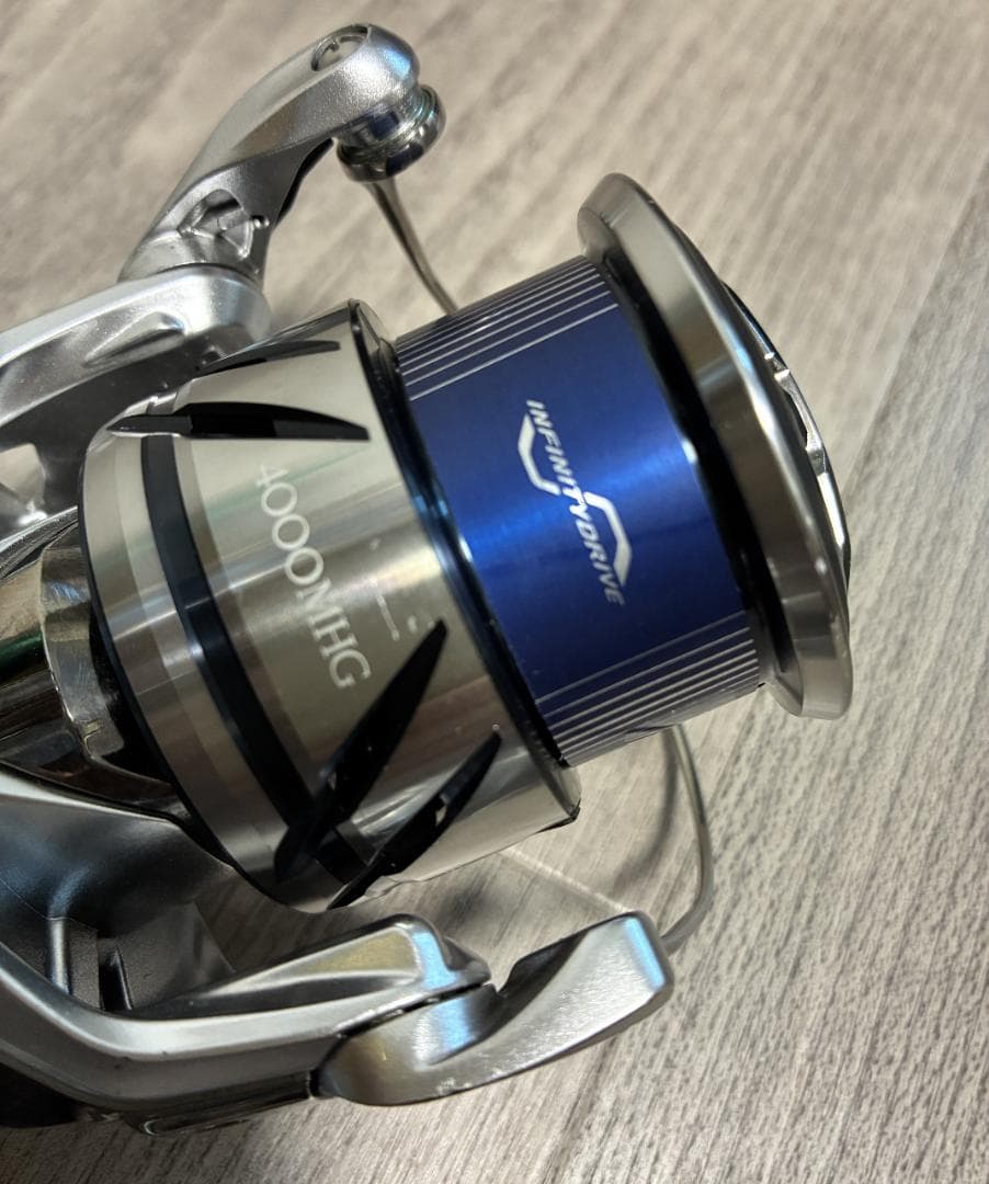 SHIMANO 23STRADIC 4000MHG スピニングリール