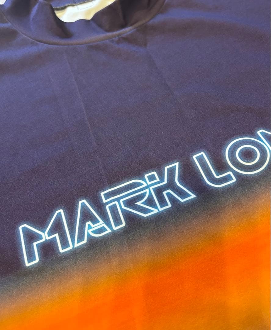 MARK&LONA マーク＆ロナ 背面ビッグスカルハイネックTシャツ