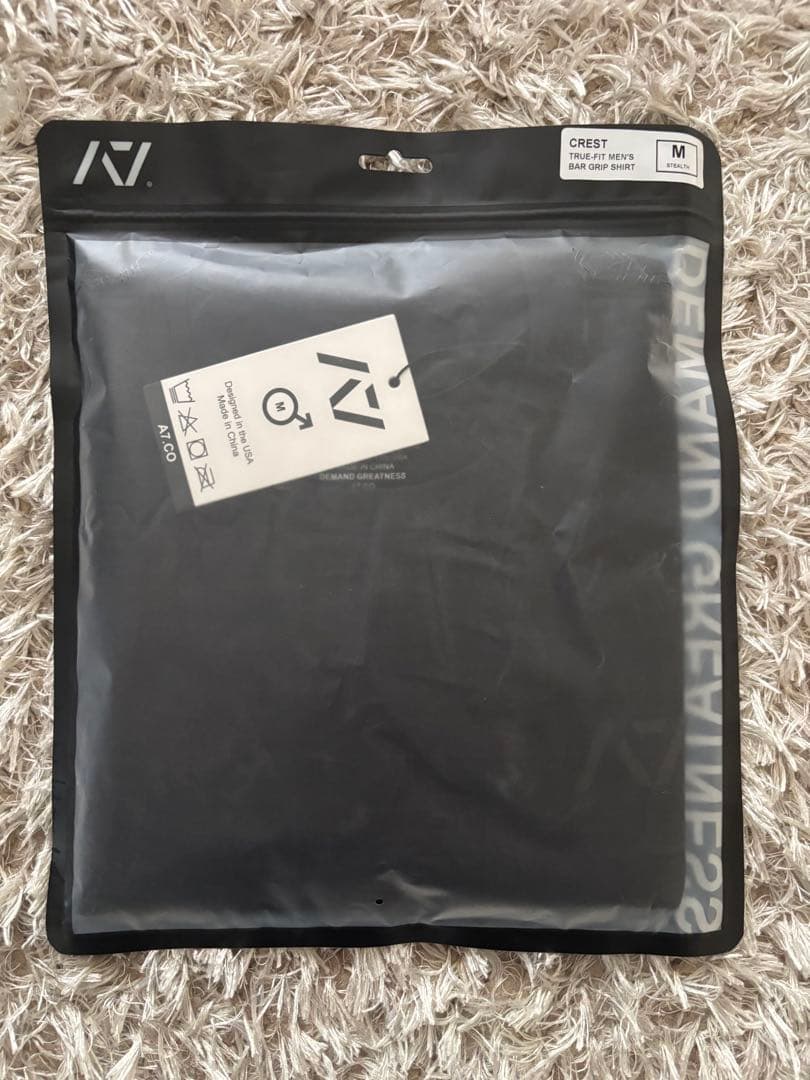 A7 BAR GRIP CREST TRUE-FIT Tシャツ STEALTH
