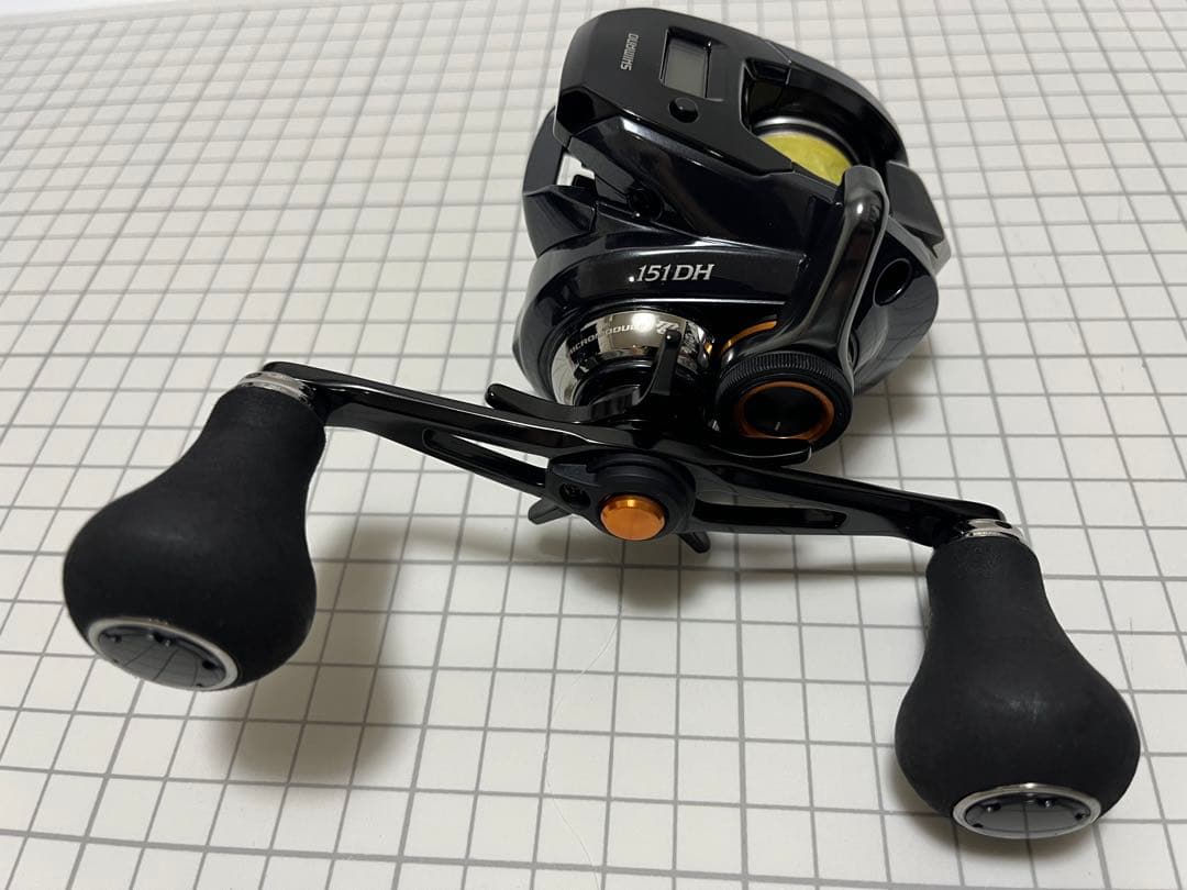 シマノ(SHIMANO) 19 バルケッタ プレミアム 151DH(左)