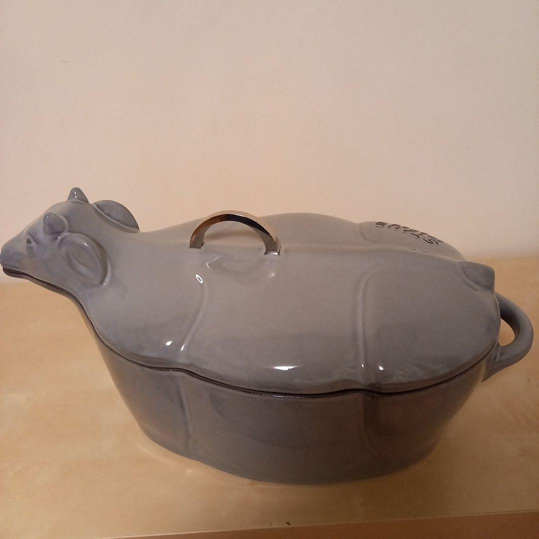 STAUB 牛型 鍋 グレー 　レア商品　フランス製