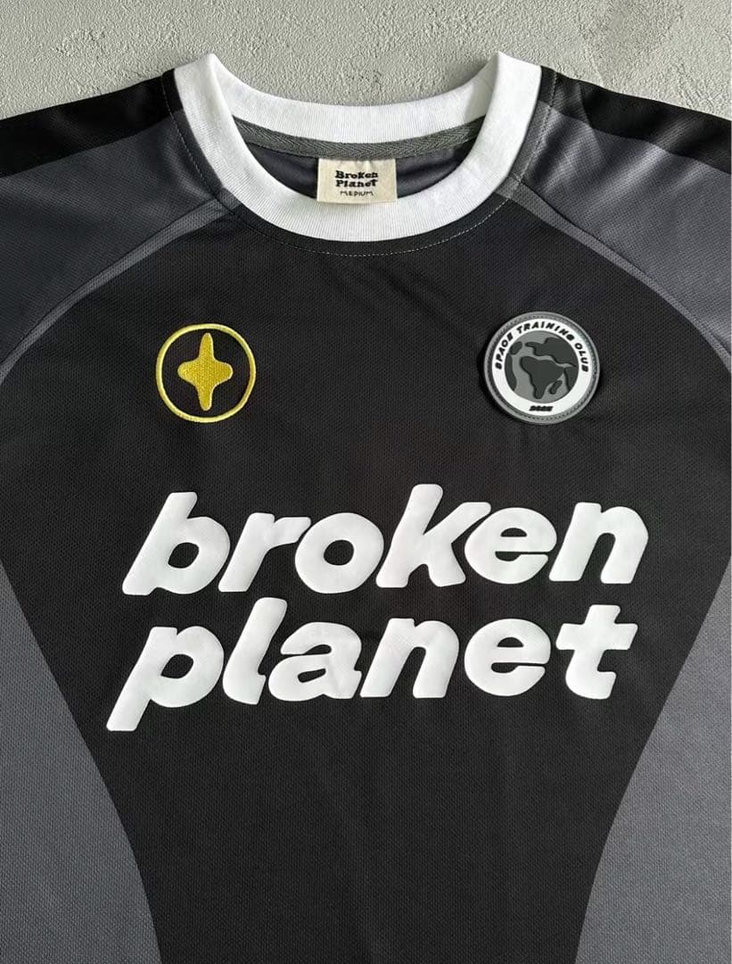 Broken planet football tee ゲームシャツ