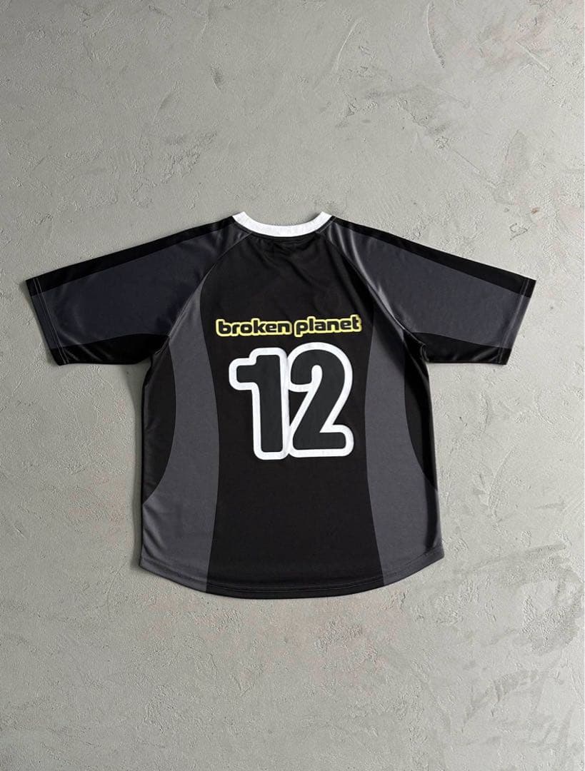Broken planet football tee ゲームシャツ