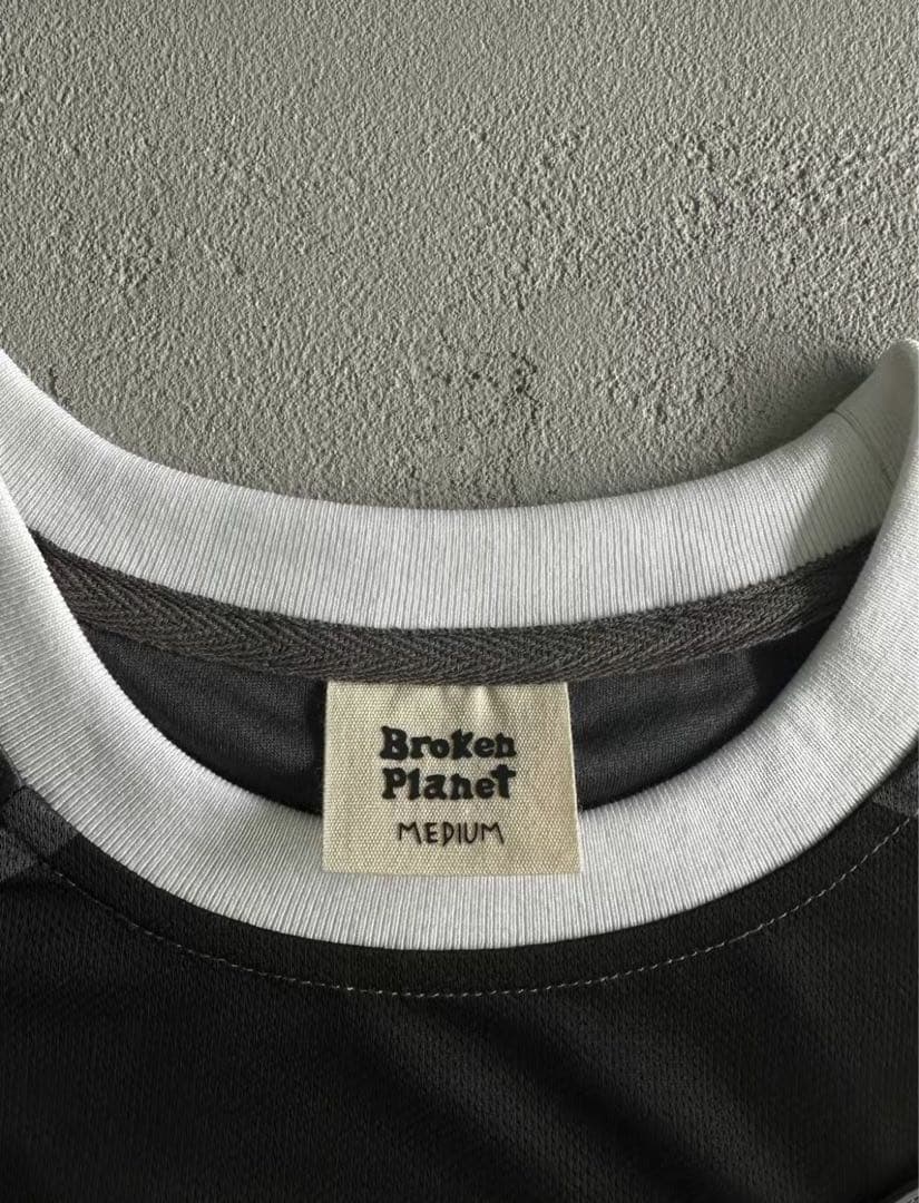 Broken planet football tee ゲームシャツ