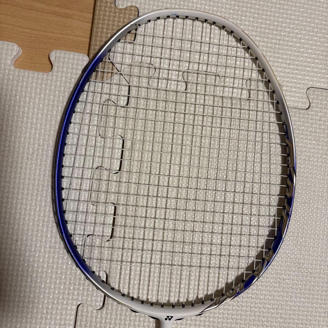 バドミントンラケット 2本セット　ナノレイ　180とナノレイ　200