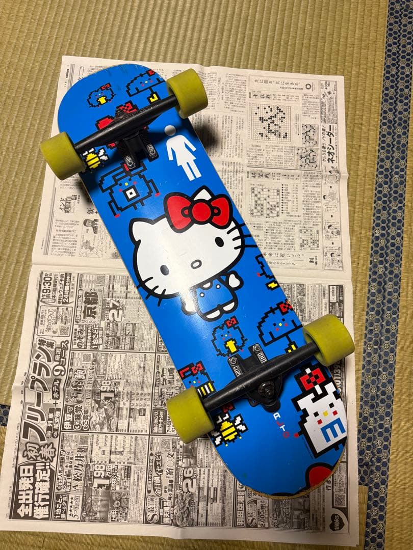 ガール×ハローキティ スケボー 美品
