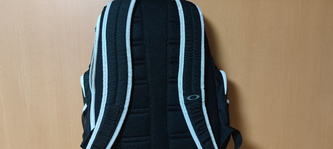 OAKLEY ICON バックパック ブラック/ホワイト