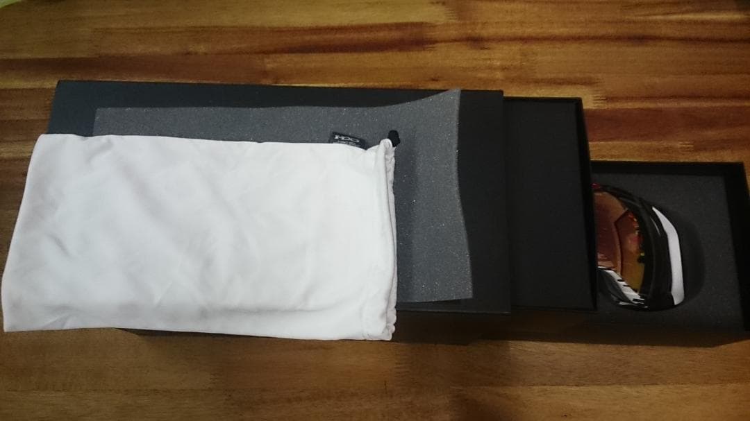 無言購入OK！！　ディスプレイ内蔵ゴーグル OAKLEY AIRWAVE 1.5