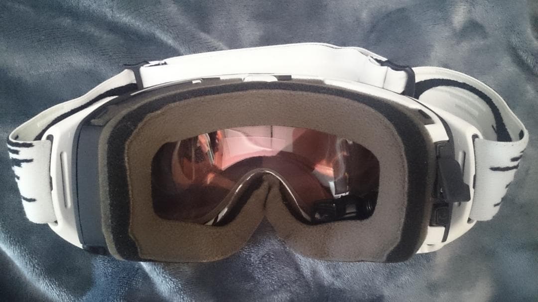 無言購入OK！！　ディスプレイ内蔵ゴーグル OAKLEY AIRWAVE 1.5