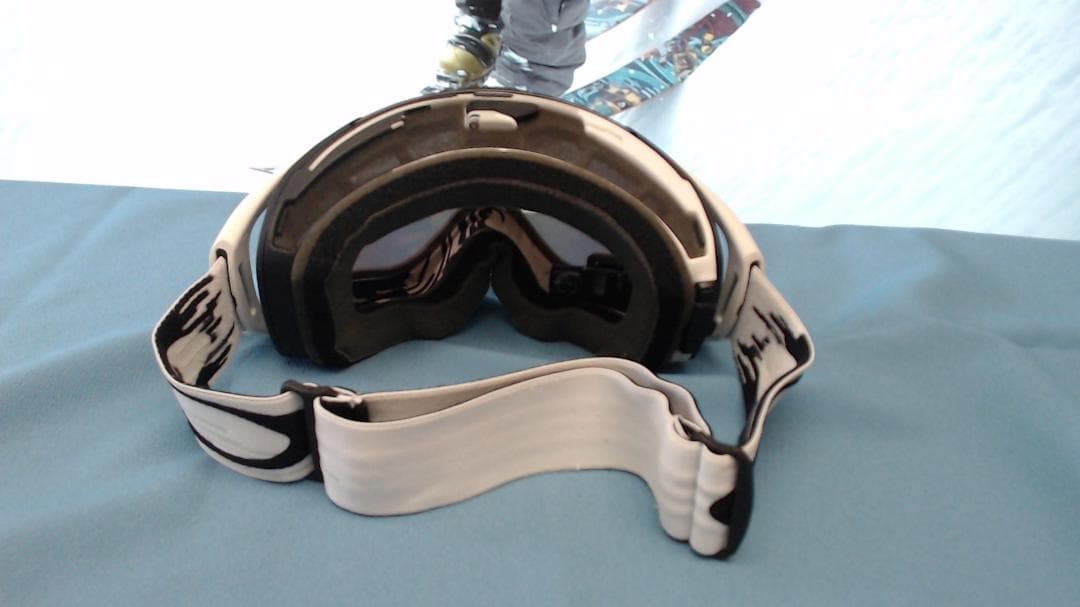 無言購入OK！！　ディスプレイ内蔵ゴーグル OAKLEY AIRWAVE 1.5