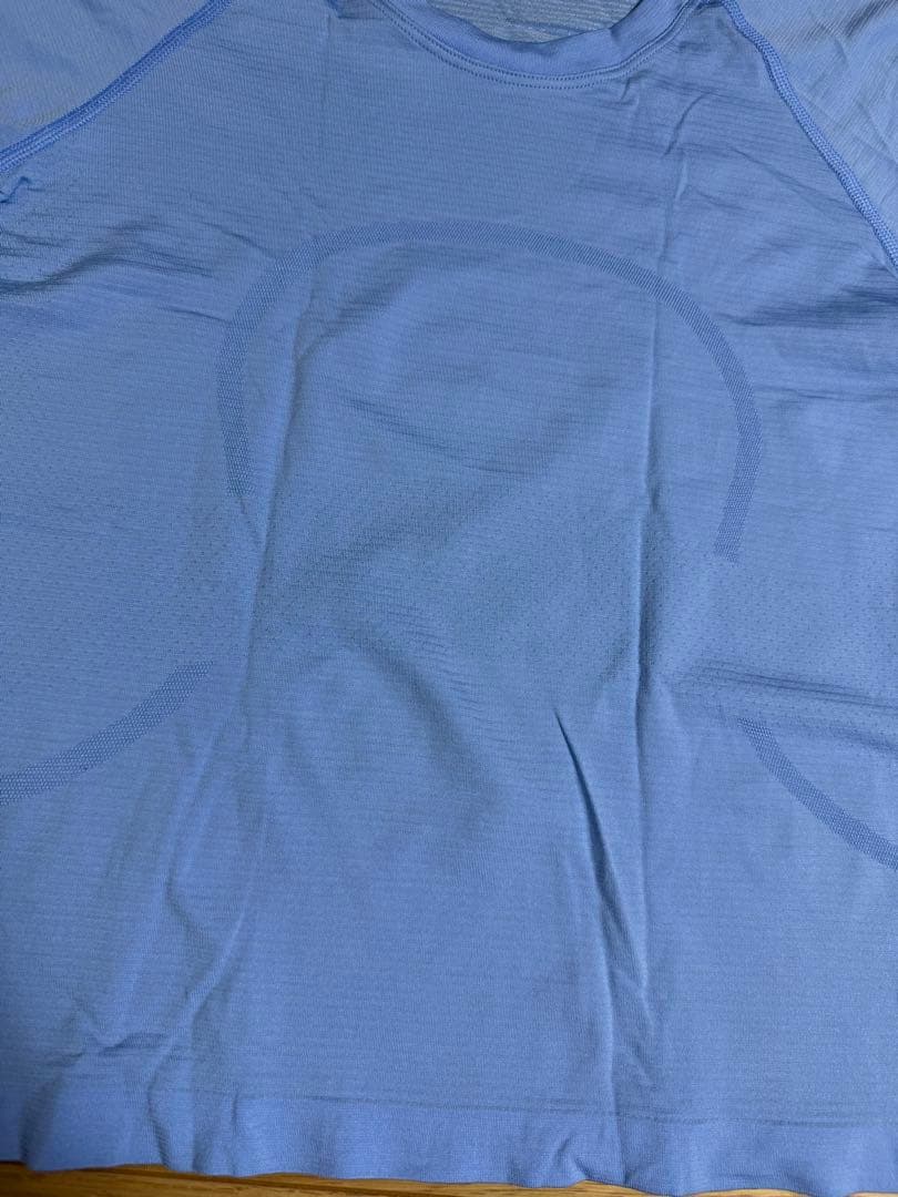 ルルレモン　lululemon トップス　6 長袖　Tシャツ　水色　日本未入荷