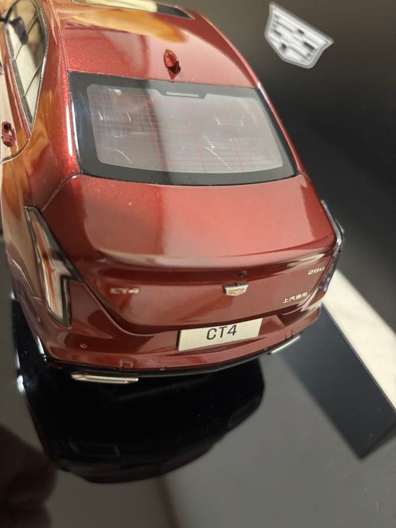 Cadillac CT4 1/18モデル ダイキャストカー
