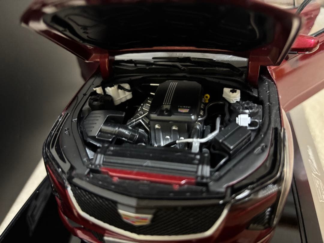 Cadillac CT4 1/18モデル ダイキャストカー