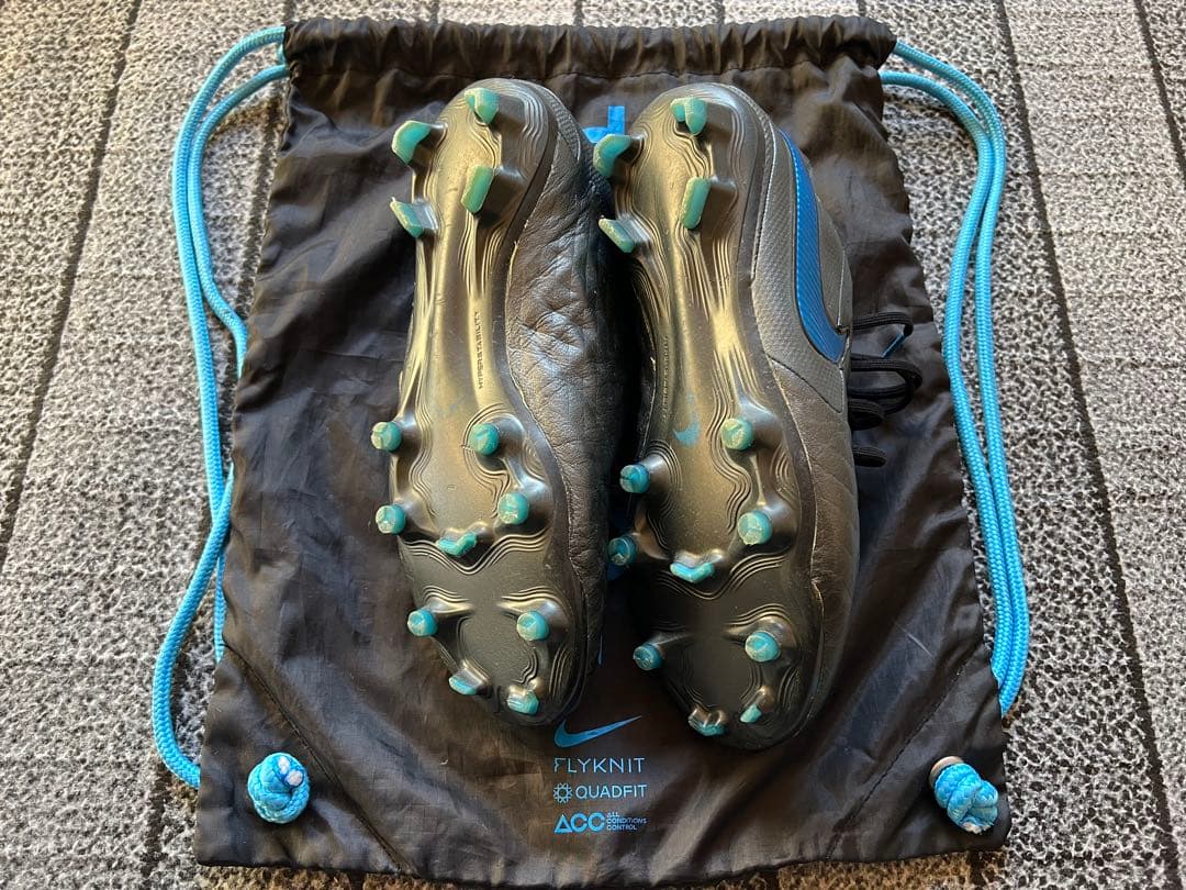 サッカースパイク ティエンポレジェンド8 エリートFG 26.0cm 収納袋付き