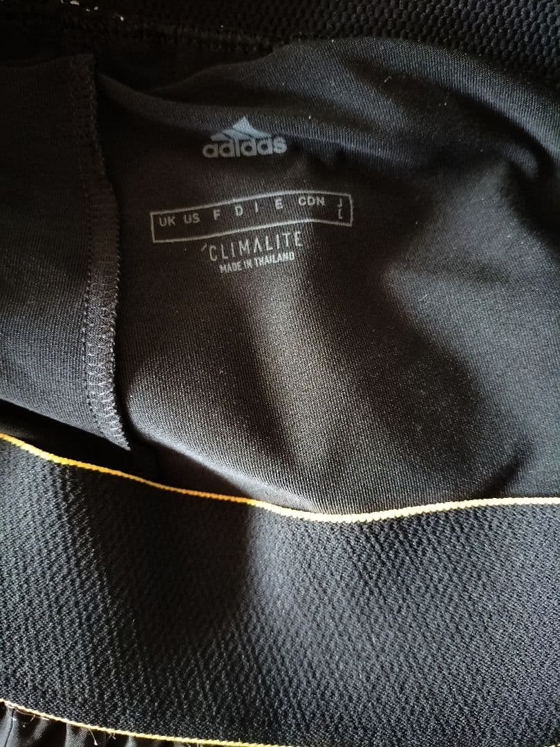 adidas プリーツスカート ブラック・ホワイト