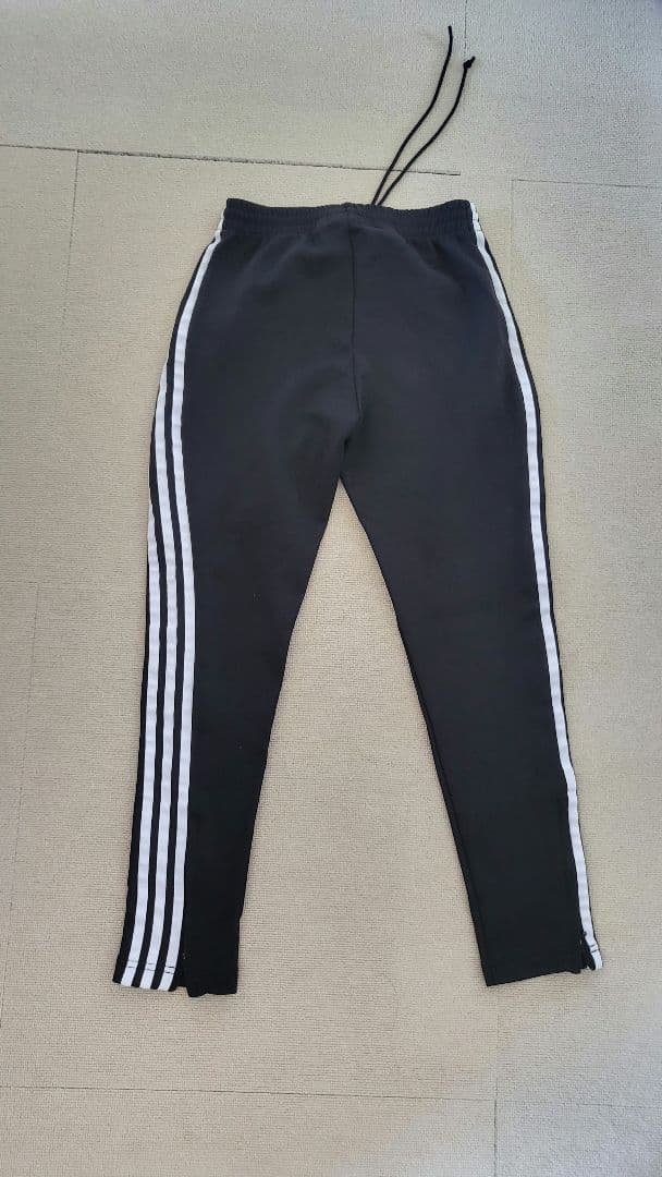 adidas 裾ジップ トレーニングパンツ スリーライン ブラック