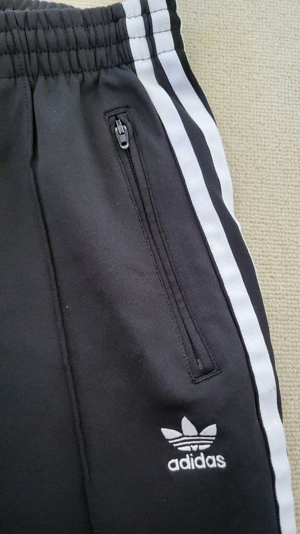 adidas 裾ジップ トレーニングパンツ スリーライン ブラック