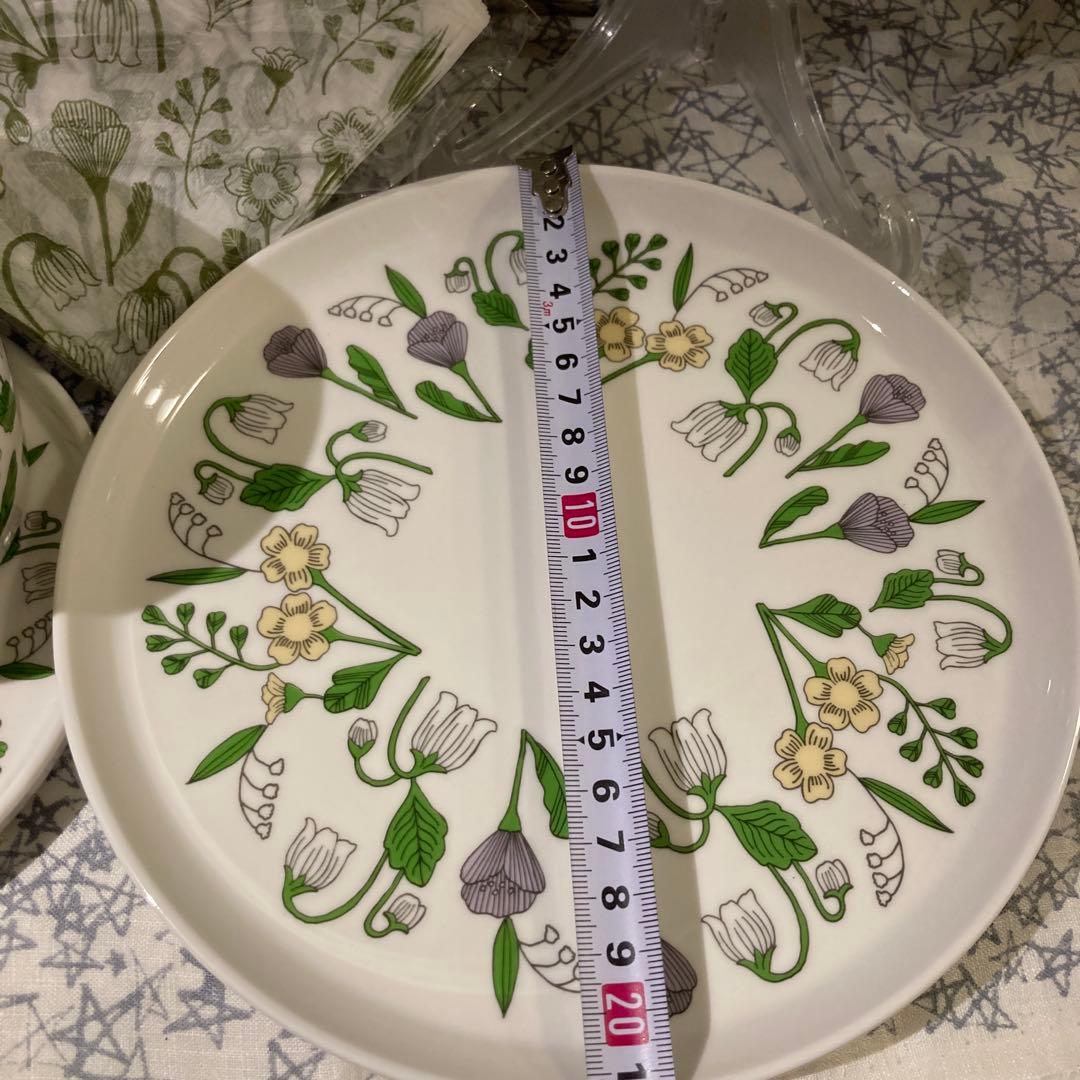ボタニカルフラワー　食器セット　淡めの色　植物柄　プレート　ボウル　ペールトーン